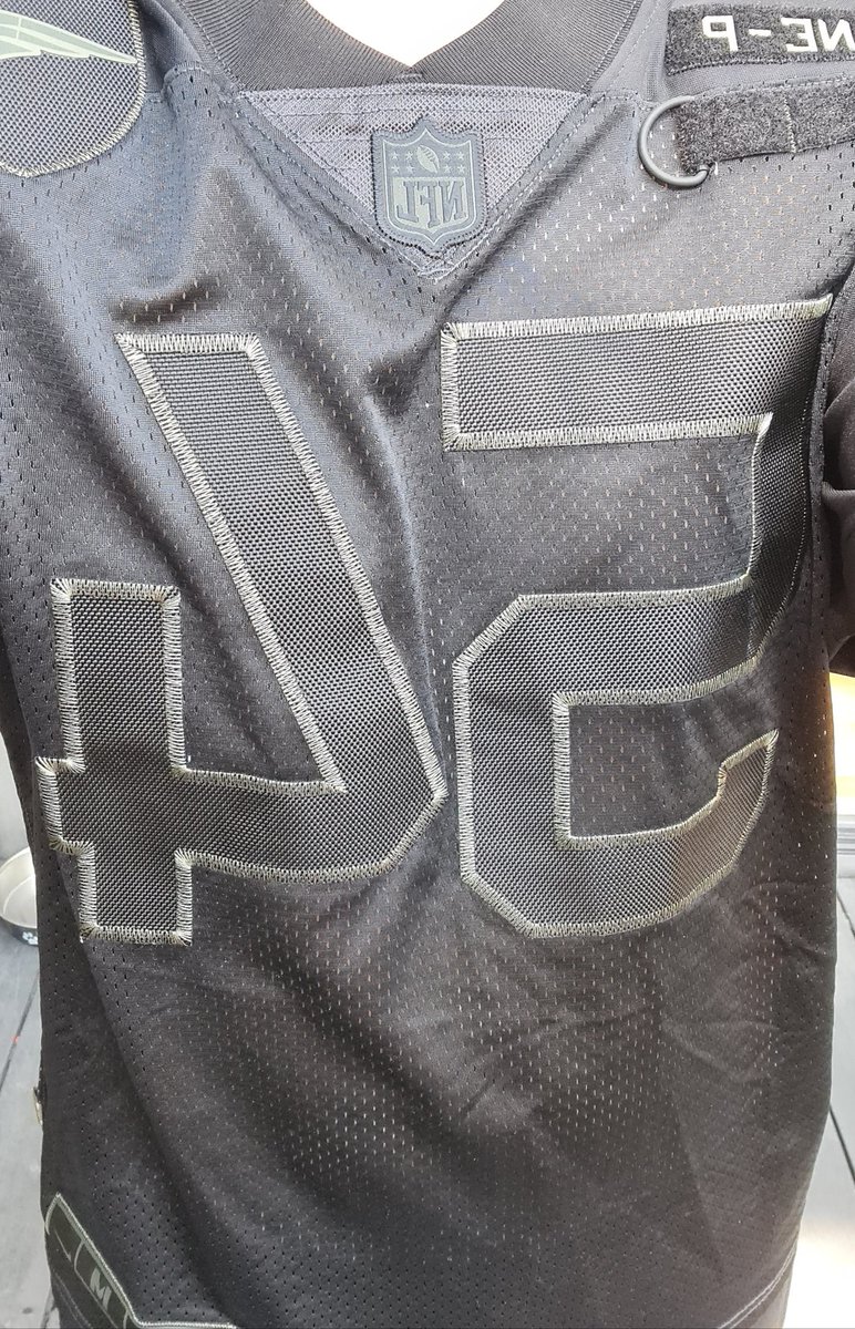 Casmad_'s tweet photo. #PatriotsUnited Feliz aniversario #GoPats
@Patriots
Usamos el jersey en honor a Bruschi y al servicio militar! #PatsvsTexans https://t.co/AoFDUgcHLo