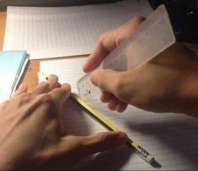 Hela_Odinputri's tweet photo. * Me * using phone instead of studying 

Hears my mom's footsteps coming towards my room 
Me : https://t.co/SvJ6jMjqa7