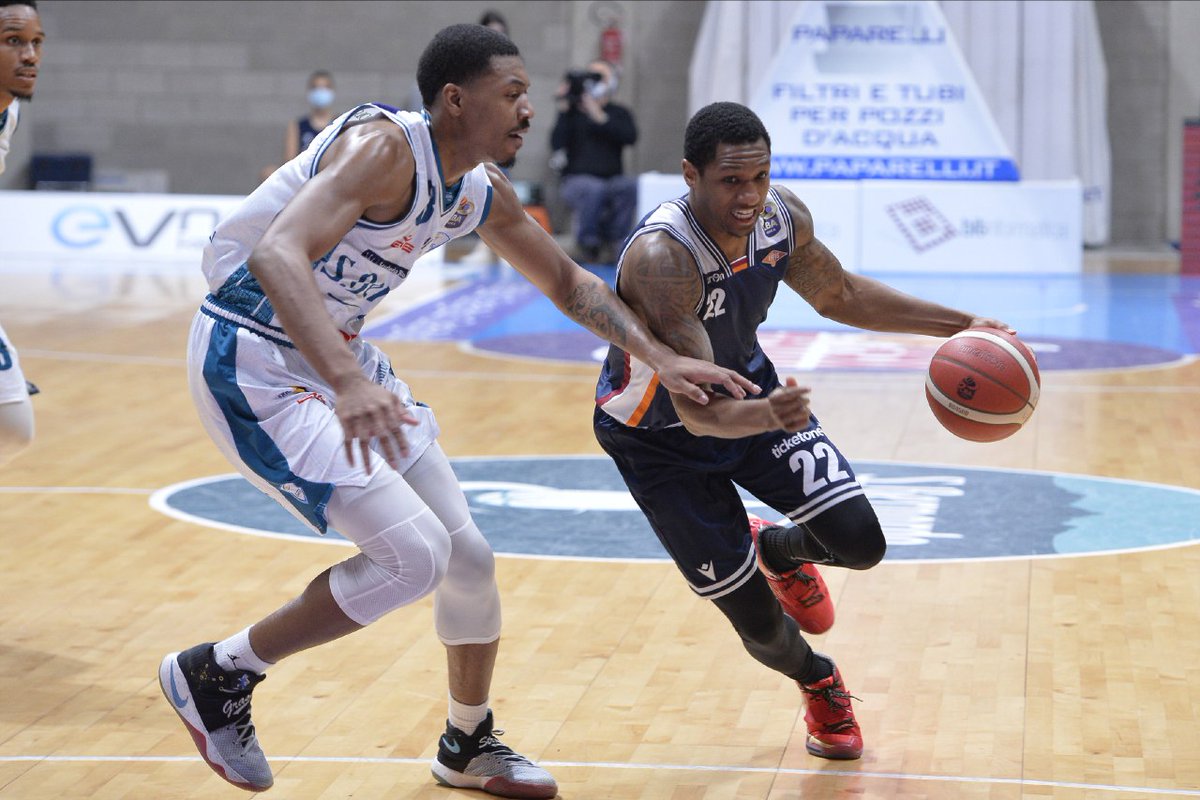 🗣️ Sul nostro sito il recap della partita con le parole di coach Bucchi.

Link al comunicato:
bit.ly/394z1ym

#AmoRomaTifoVirtus