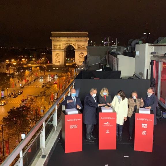 Coup d'envoi des Illuminations ! ✨
Très heureux d'être aux côtés du comité de <a href="/AvChampsElysees/">Avenue des Champs-Élysées</a> avec #FerreroRocher en tant que partenaire.
Parce que rien n'arrêtera la magie de Noël et celle des Illuminations de la plus belle avenue du monde ! 
#NoelEnsembleAutrement