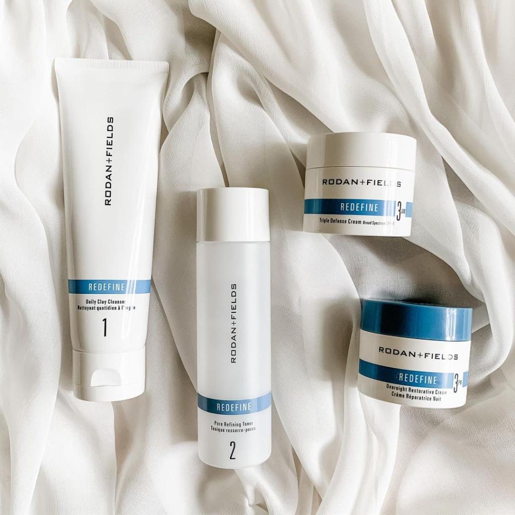 mariewall06's tweet image. RodanFieldsHQ: Set your sights on this! 🤩 Our intensive anti-aging cream works better than ever with new benefits to visibly reduce lines and wrinkles. 

R+F Independent Consultant 📸 : Amber Hall

#RodanandFields #MultifunctionEyeCream #RedefineRegim…