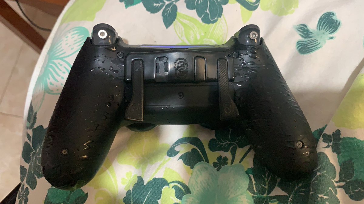 SORTEIO DE UM GG CONTROLES 
✅Me seguir
✅Marcar um amigo por comentário 
✅Seguir a <a href="/sKAE_Gaming/">sKAE Gaming®</a> 
✅Dar rt e like no post
 Será sorteado quando meu perfil atingir 1200 seguidores!