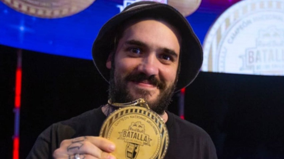 Sé que estabais esperando nuestra crónica de lo de anoche, pues ahí va.
Red Bull Argentina 2020: ¡Tata sale bicampeón!
Con este segundo título en su haber, el freestyler repite la gesta de Dtoke en la competición de los toros rosados.
▶️ https://t.co/HOoxgICE8y https://t.co/biL3LCiaLC