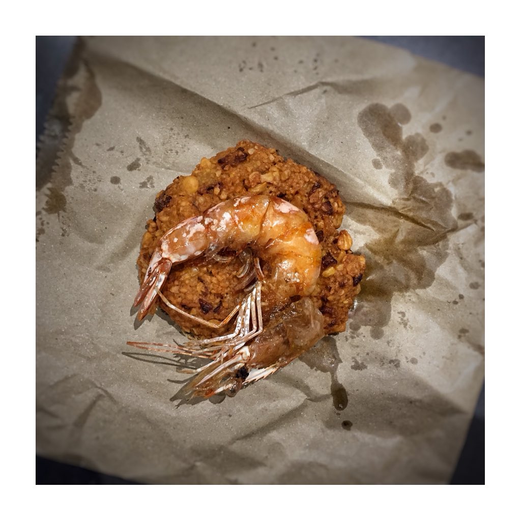 jferg_76's tweet photo. Does anyone know the name of this Sri Lankan deep fried prawn on biscuit? @dinasfoodstory @Nigella_Lawson @DomInTheKitchen @John_Whaite @bbcgoodfood @NigelSlater By the way, tasted amazing #foodie #Srikanka #food #prawncracker #food https://t.co/mLGwVijLxs