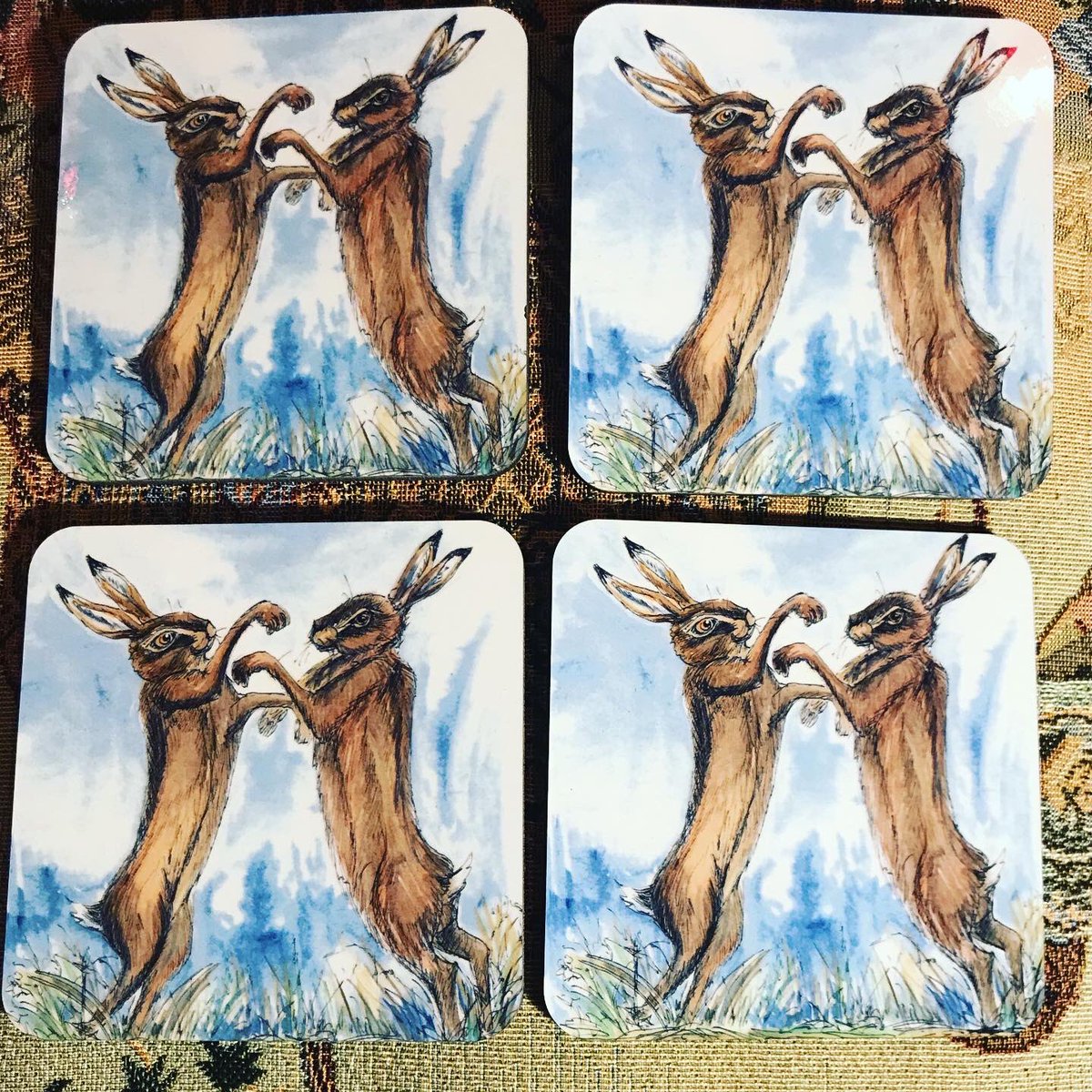 susiehammondart's tweet photo. Two Dancing -New Tiles and coasters @susiehammondart https://t.co/2ELnMl8hG1 #Christmasgifts #ArtistOnTwitter #artist #suffolkartist #naturelovers #wildlife #brownhare #boxinghares #Illustrator #countryfile #landscape #suffolkmagazine #suffolkart https://t.co/HmOT6Bzkah