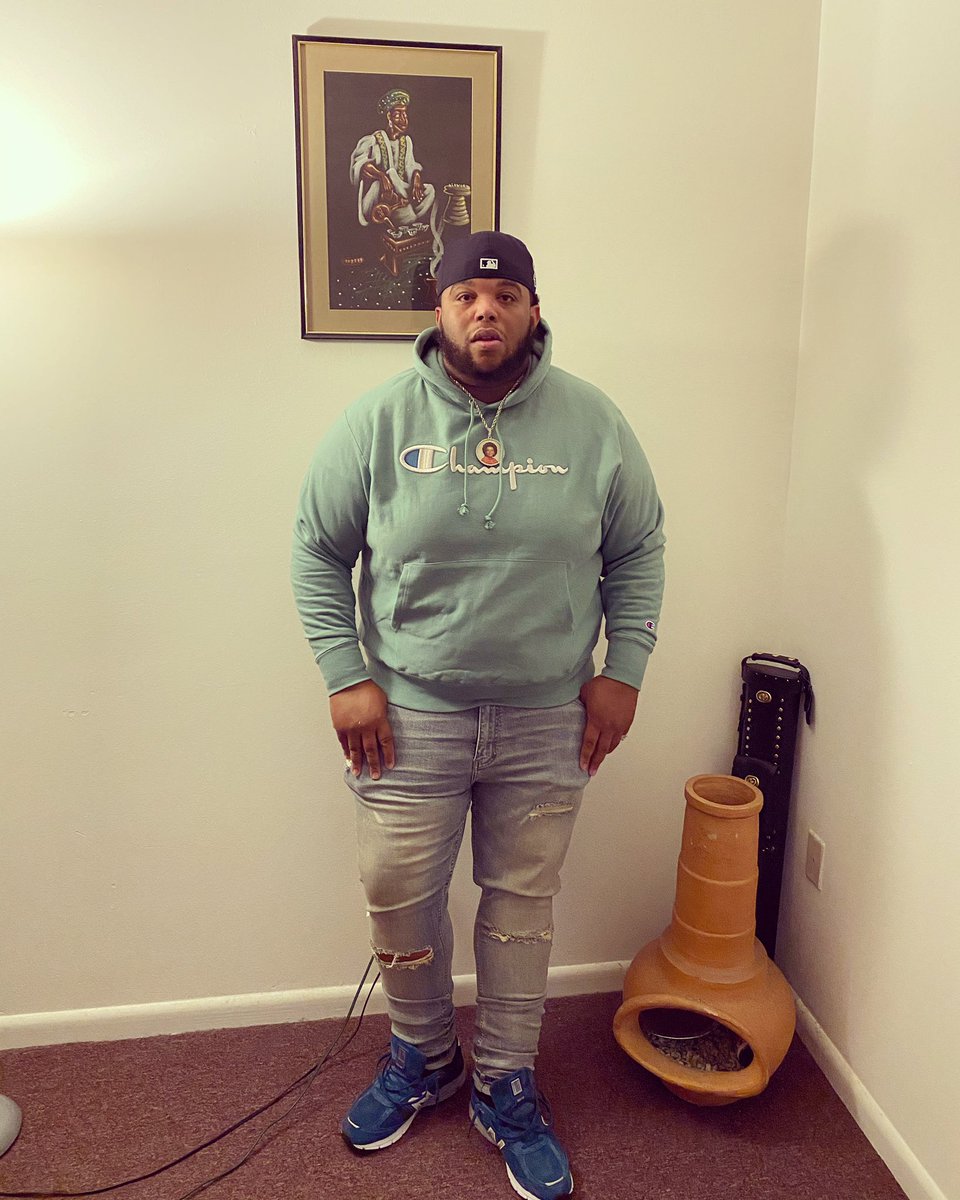 BIGOOH's tweet image. @Champion Hoodie, @NewBalance 990’s -&amp;gt; Comfortable but I Still Smell Good When She Hugs Me ‼️- #SLICK™️😎😂#OAight #WhatUpDoe #Slick2GODsTiming is Out NOW #SomebodyLovesMe Coming Soon #GODTALK Coming Soon 🤦🏾‍♂️🔥🔥🔥💯👑💯
