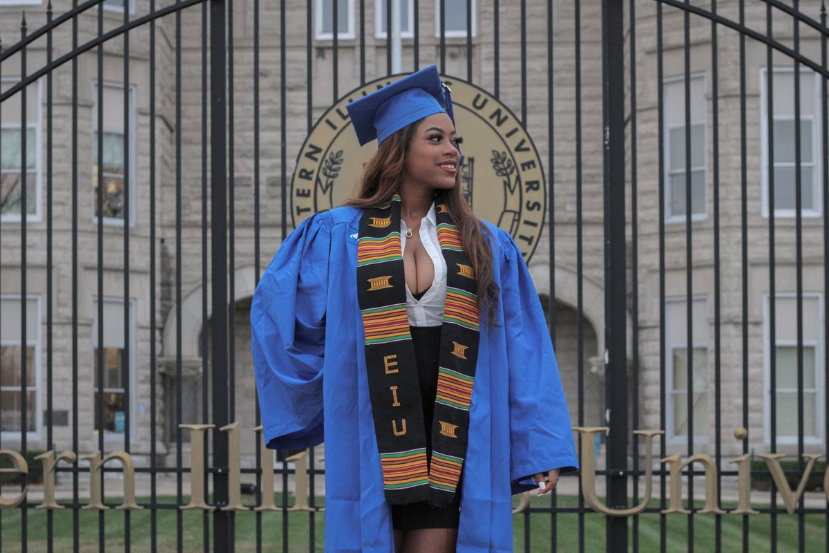 Shantelsabrina's tweet image. My time is now 👩🏽‍🎓. The butterfly has finally Blossomed! 🦋🦋it’s only up from here! 🥳 Graduation 3 weeks away 🤯 #FirstGenStudent #EIU2020