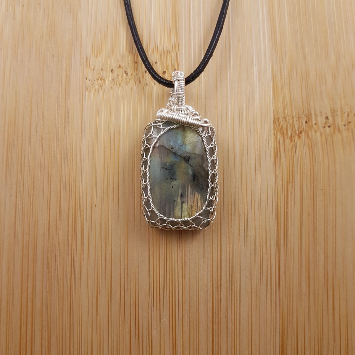 OiShinyThings's tweet image. Anyone looking for a faerie portal? Just the one available, wrapped and ready to go out in the Tuesday post.
etsy.com/uk/oishiny/lis…
Free international shipping included.
#LabradoriteHappens #MagicOnTheGo