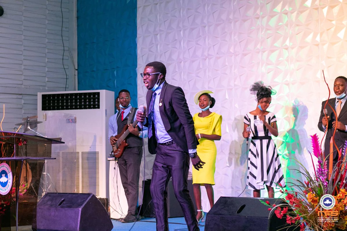 rccgmps's tweet photo. 🎶🎶
You're the great and mighty God,
So greatly to be praised
Beautiful in all situations
You're the joy of the whole world.
🎶🎶

#Sundayservice #ifgodbe #mpssinglesretreat2020 #greatoverflow #praise #worship #church #rccgmps https://t.co/aQXiMwNOGn