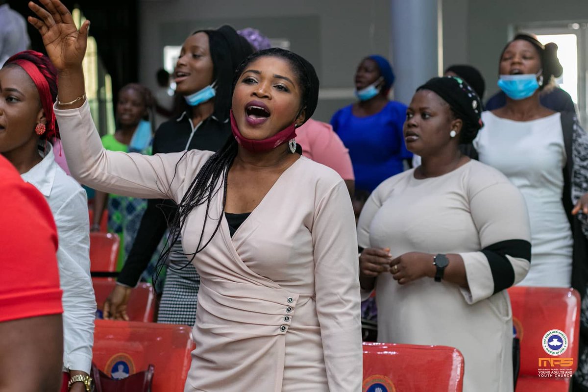rccgmps's tweet photo. 🎶🎶
You're the great and mighty God,
So greatly to be praised
Beautiful in all situations
You're the joy of the whole world.
🎶🎶

#Sundayservice #ifgodbe #mpssinglesretreat2020 #greatoverflow #praise #worship #church #rccgmps https://t.co/aQXiMwNOGn