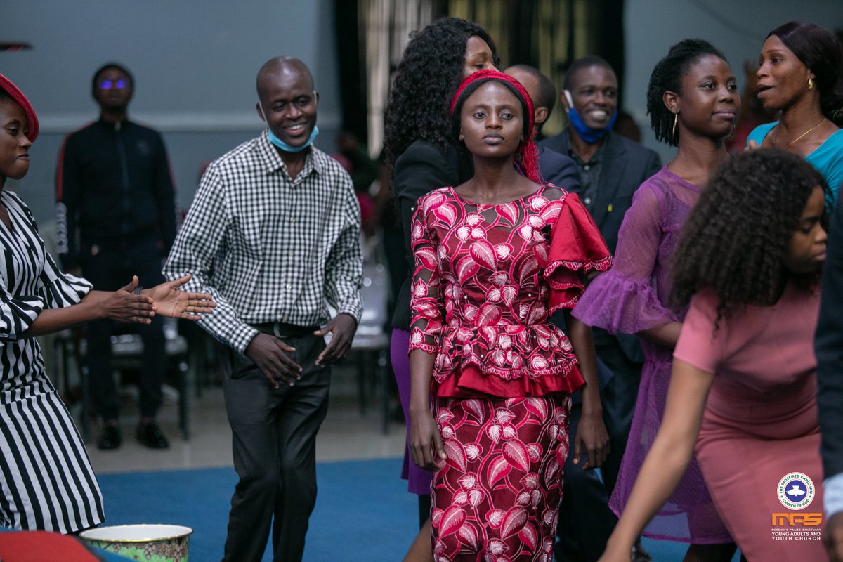 rccgmps's tweet photo. 🎶🎶
You're the great and mighty God,
So greatly to be praised
Beautiful in all situations
You're the joy of the whole world.
🎶🎶

#Sundayservice #ifgodbe #mpssinglesretreat2020 #greatoverflow #praise #worship #church #rccgmps https://t.co/aQXiMwNOGn