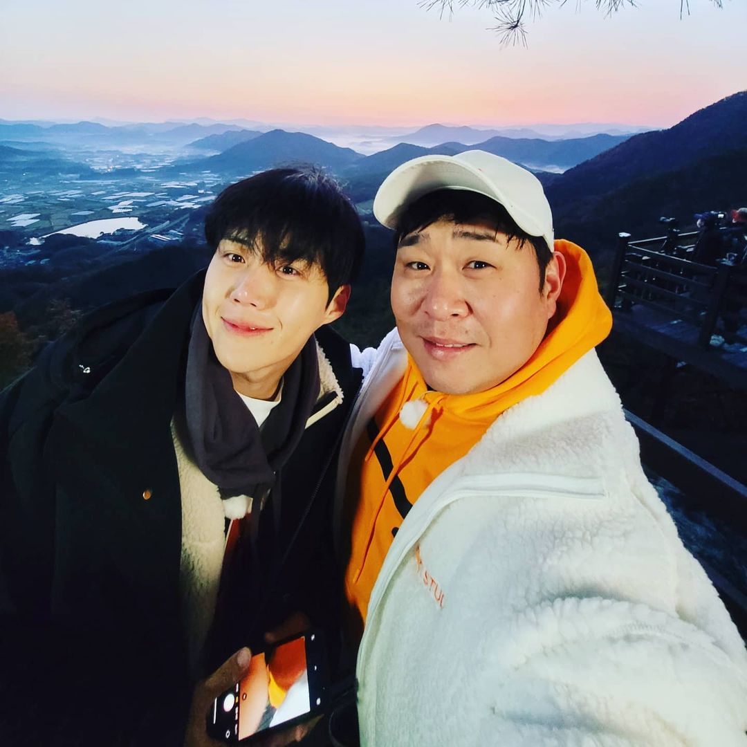 kimseonhointl's tweet photo. 20.11.22 • (131moon_) #KimSeonho Instagram update ⭐

"May your wish come true~~~^^
#2Days1Night #Sunrise #RealWish #SeonhoBecomeTheUniverseBiggestStar
#BeHealthyAndHappyEveryone"

📎 https://t.co/ks6jaAHOwU

#김선호 #1박2일 https://t.co/3KFEBMRALJ