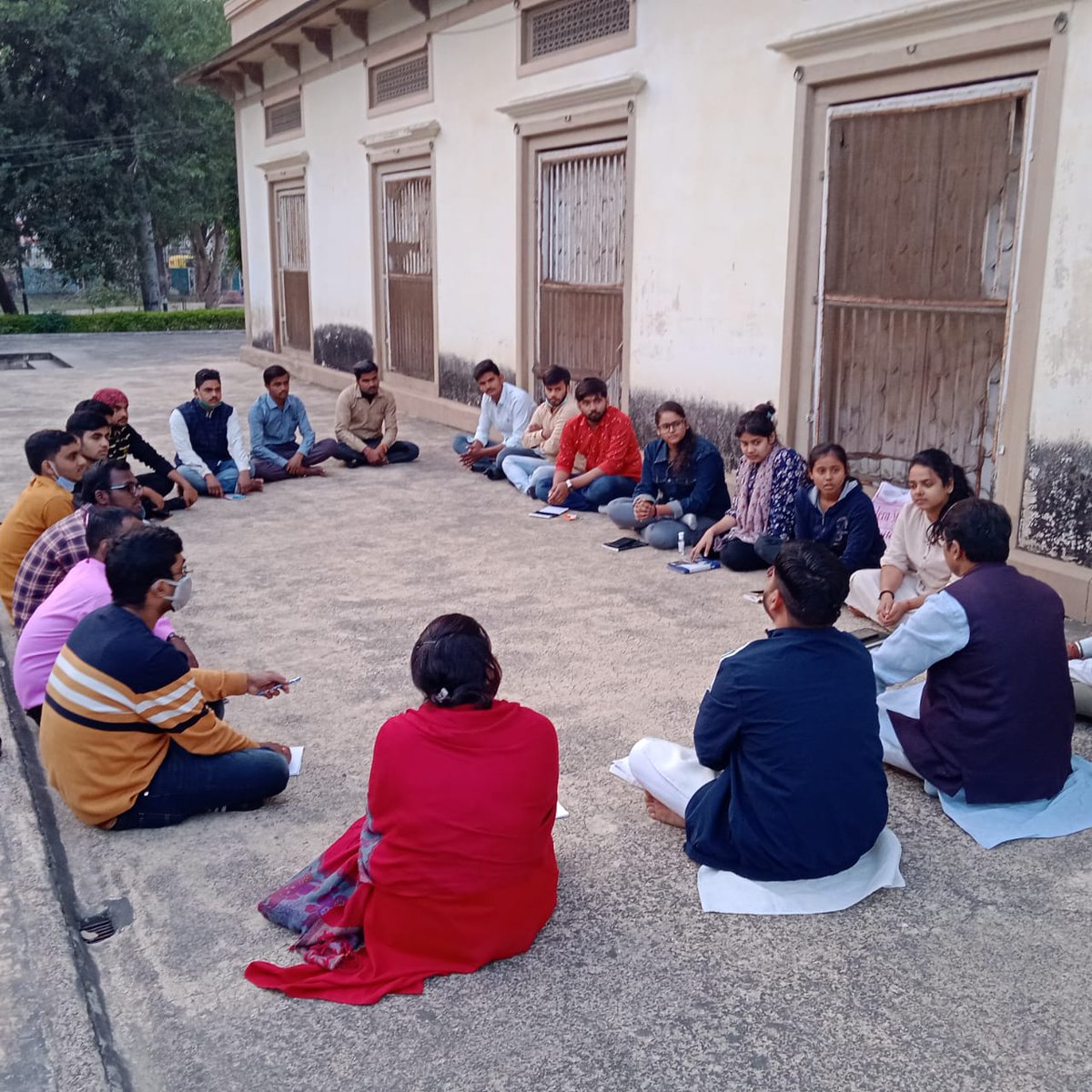abvpkashimn's tweet photo. आज काशी महानगर इकाई की साप्ताहिक बैठक भारत माता मंदिर में सम्पन्न हुई।जिसमे पूर्व के कार्यो की समीक्षा एवं प्रान्त अभ्यास वर्ग और आगामी कार्यक्रम को लेकर योजना बनाई गई।@ashish30mar @AshishSainram  @nidhitripathi92 https://t.co/hPfzQ8he7M