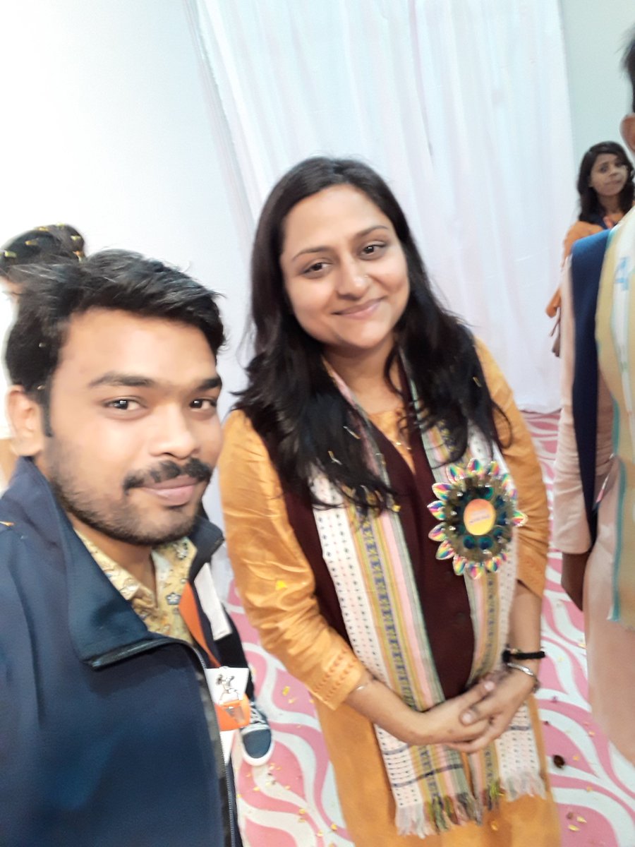 keshavji95's tweet photo. हरे कृष्णा!!

जन्मदिन की ढ़ेर सारी बधाई और  शुभकामनाँए    @nidhitripathi92   दीदी जी
🎂🎂🙏🏻🙏🏻 https://t.co/pCkofnjk79