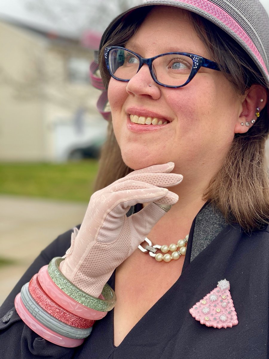 MrsMommy's tweet photo. I honestly think #DapperDayAtHome is one of the few good things to come out of this year...it's a lot of fun to participate without having to travel, and I love having an excuse to dress up and feel fancy! @DapperDay #dapperday https://t.co/im86b8VbiX