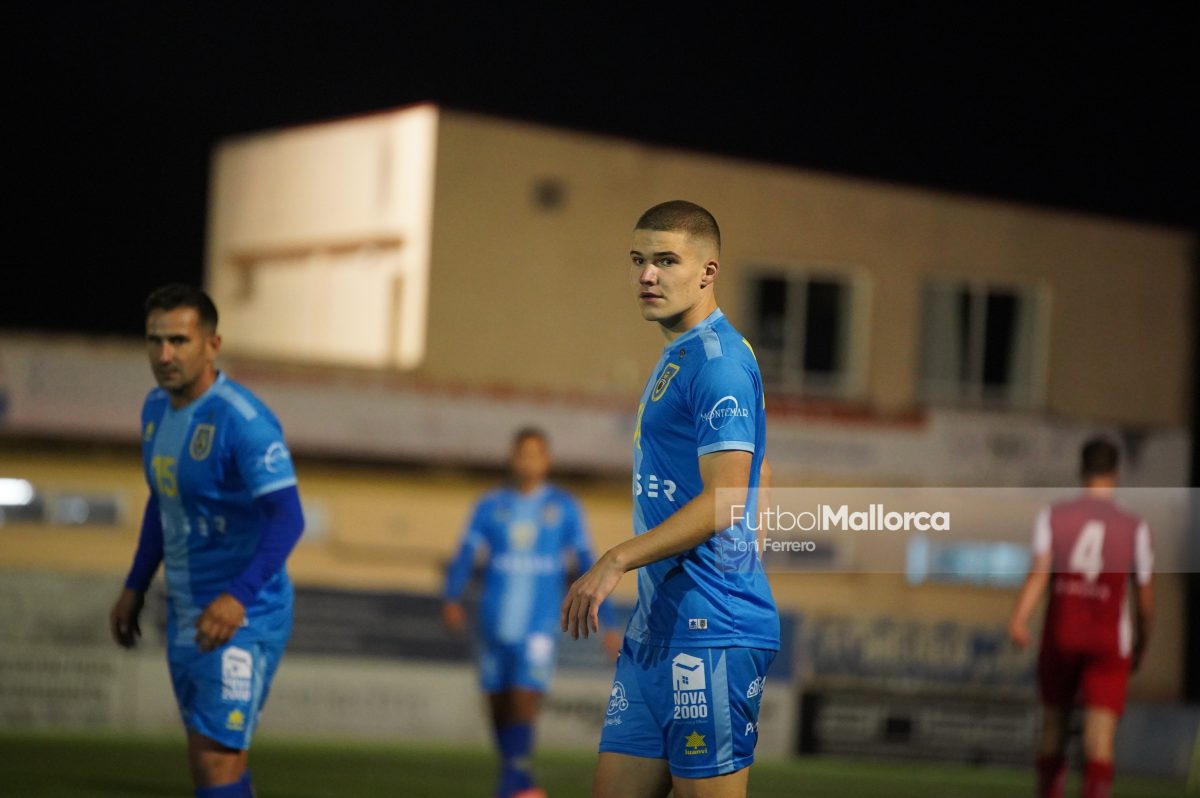 FutbolMallorca's tweet photo. 😅📸 ¡Este fin de semana @toniferrerofoto ha currado mucho!

Andratx 0-1 Manacor: https://t.co/FQXBBjdTuv

Génova 0-3 Ibiza: https://t.co/6ekKOF1bjW https://t.co/yDaDjtI5LY