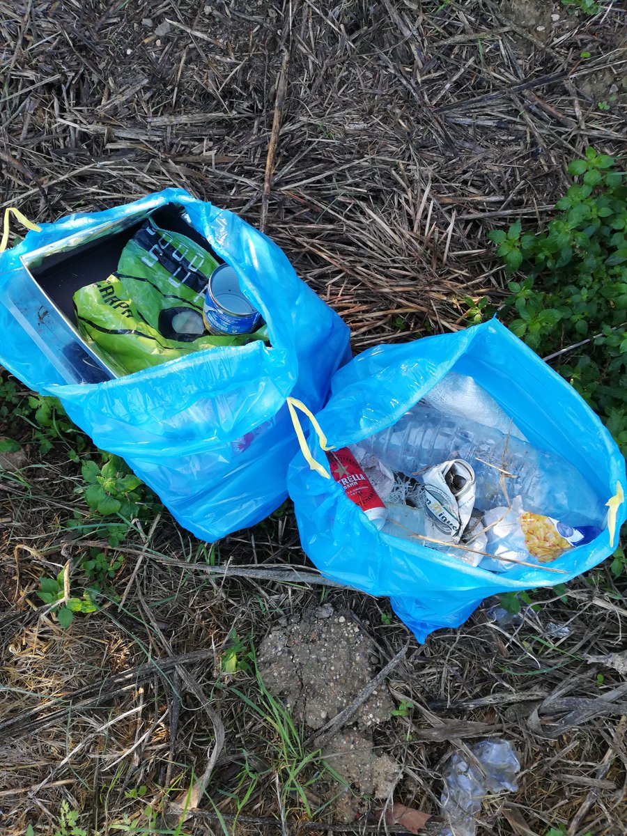 krisbarnolas's tweet photo. Recollint deixalles dels altres a Deltebre,Parc Natural. Qui és responsable de tota aquesta brutícia a la natura? @ajdeltebre @lluis_soler @ActivemDeltebre @TurismeDeltebre @joancastor2011 @TGNdigital  @CanalAjuntament @_seo_ebre_ @ErcDeltebre @ERC_MesDeltebre @Enlairem #deltebre https://t.co/5MGF8OTlrk