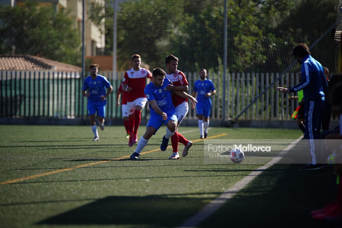 FutbolMallorca's tweet photo. 😅📸 ¡Este fin de semana @toniferrerofoto ha currado mucho!

Andratx 0-1 Manacor: https://t.co/FQXBBjdTuv

Génova 0-3 Ibiza: https://t.co/6ekKOF1bjW https://t.co/yDaDjtI5LY