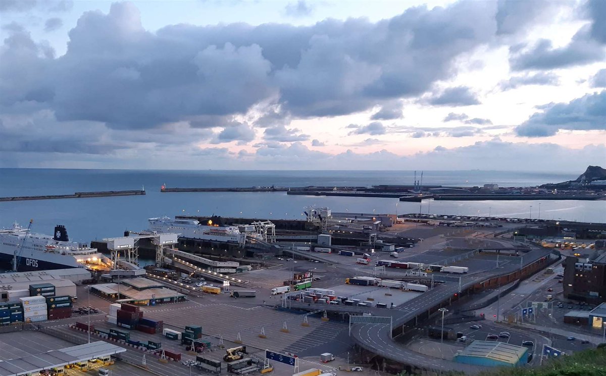 Kent_Online's tweet photo. MPs are due to vote on #KentAccessPermit for hauliers entering #Kent post #Brexit tomorrow https://t.co/9E6xGv77zK https://t.co/uGvthnNAkh