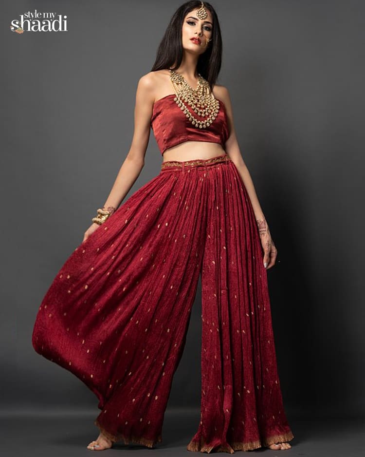 stylemyshaadi's tweet photo. For the bolder one, who is always ready to challenge the fashion status quo, this crushed silk crop top and palazzo ensemble is perfect.
#StyleMyShaadi #Shaadi #Wedding #IndianWedding #Bride #IndianBride #CropTop #Palazzo #WeddingOutfit #RedCropTop #RedPalazzo #Fashon #SilkTop https://t.co/XI2mCgfGWH