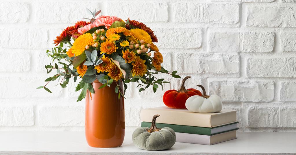 Albertsons's tweet photo. Take your next trip to the store from grocery to gorgeous when you pick up a fall bouquet or some seasonal décor to spruce up for Thanksgiving! Amazing designs by @debililly are available only at Albertsons! #debilillydesign https://t.co/YiYwOjuioX