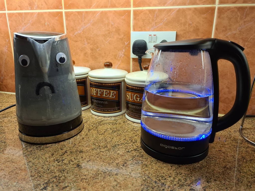IBDBatman's tweet photo. Day 18 of #lockdown2
Following on from yesterdays post, we have a new kettle 😀 🤣🤣
😘💋 #IBDBatman
#IBDSuperHeroes #IBDLife #Crohns #Colitis #IBD #togetherwearestronger #sickbutinvisible #lockdown #lockdown2020 #lockdownlife #shielding #Invisibl… https://t.co/tKItCvjfJb https://t.co/NID803XzDO