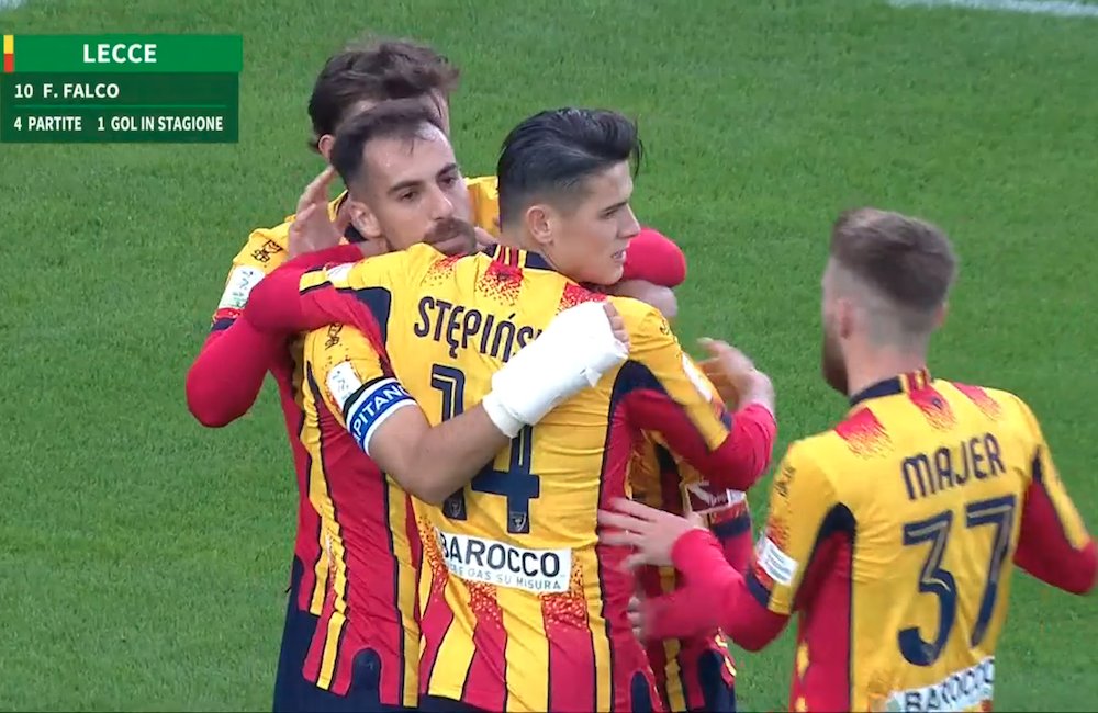 LucaBrindisino's tweet photo. Non c’è partita con la #Reggiana (7-1) che guarda al @OfficialUSLecce come il #Lecce all'#Atalanta e offre con #Alvini e #Quintavalli due facce diverse di un #calciogenuino.
https://t.co/yprKJlab7g
#LecceReggiana #LecReg #SerieB #fairplay https://t.co/dfgi1KWW4B