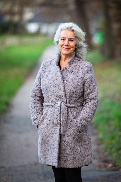 Madeleine Matzer maakt theater over dementerende moeder: 'Morgen ben ik het toch weer vergeten' dlvr.it/RmCYcn