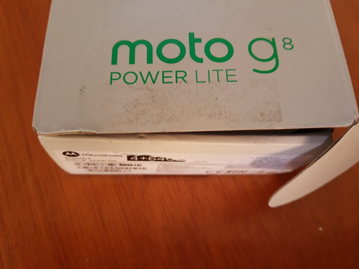 marb519's tweet photo. @MotorolaMX  acabo de abrir mi pedido y grande mi sorpresa al ver que mi teléfono viene en este estado. ¿Cómo lo solucionamos? Pagué por un teléfono nuevo y quiero un teléfono nuevo @MotorolaSoporte @Profeco https://t.co/W3VoMejtft
