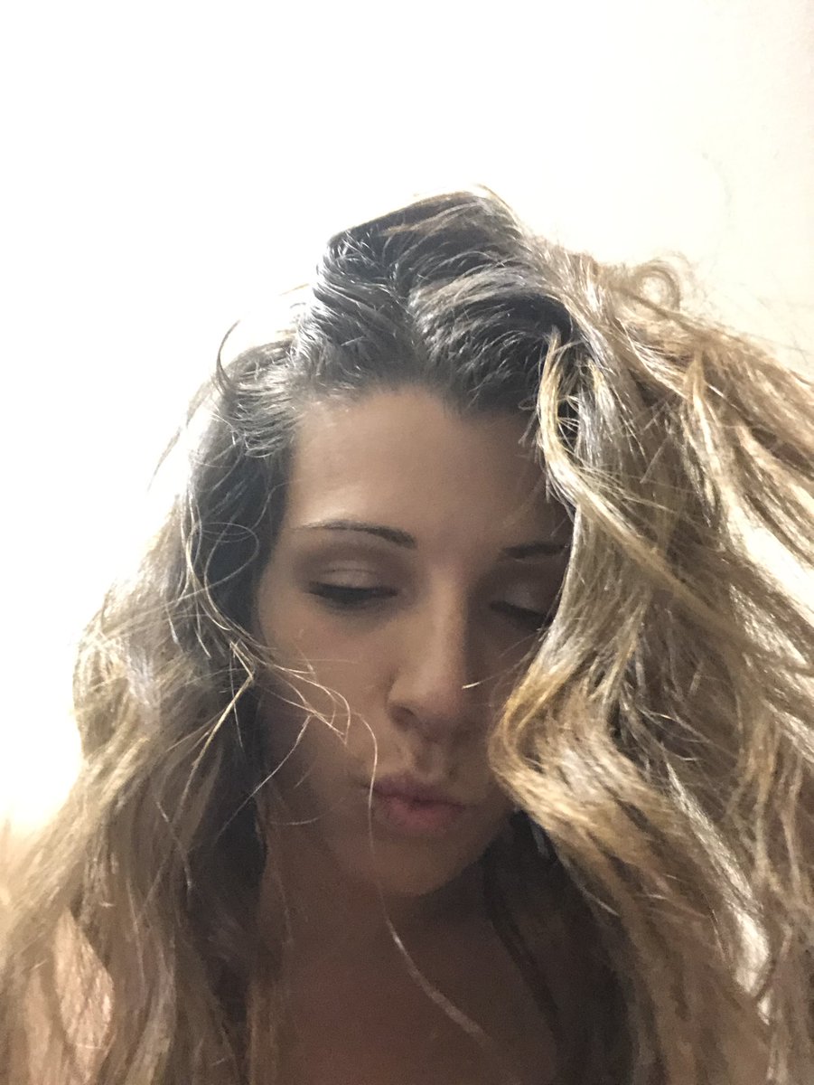 darienrego's tweet photo. hbd beauty queen @rissaberes5 https://t.co/9cNrSD0xfB