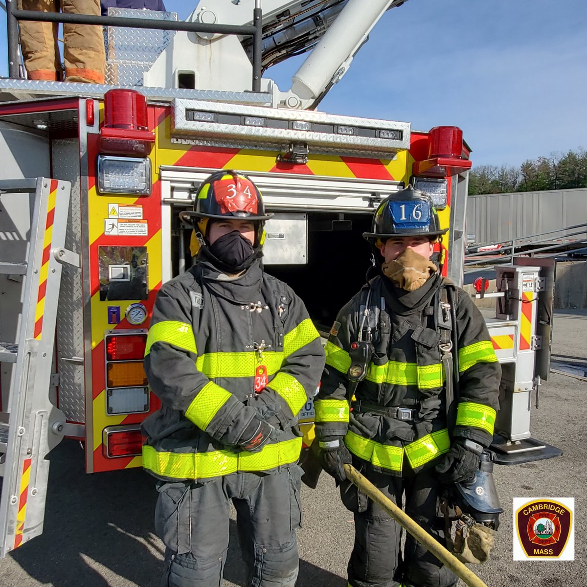 CambridgeMAFire's tweet photo. Cousins: FFOP Patrick Morrissey (Cambridge Fire) & FFOP Joe Morrissey (Weston Fire) cross paths during #RecruitFirefighterTraining at the Mass Firefighting Academy in Stow.
Patrick of #Class288 will graduate on 8 Jan 2021. Joe of #Class287 will graduate on 4 Dec 2020.
Nice! https://t.co/8MxQ3kxh7Z