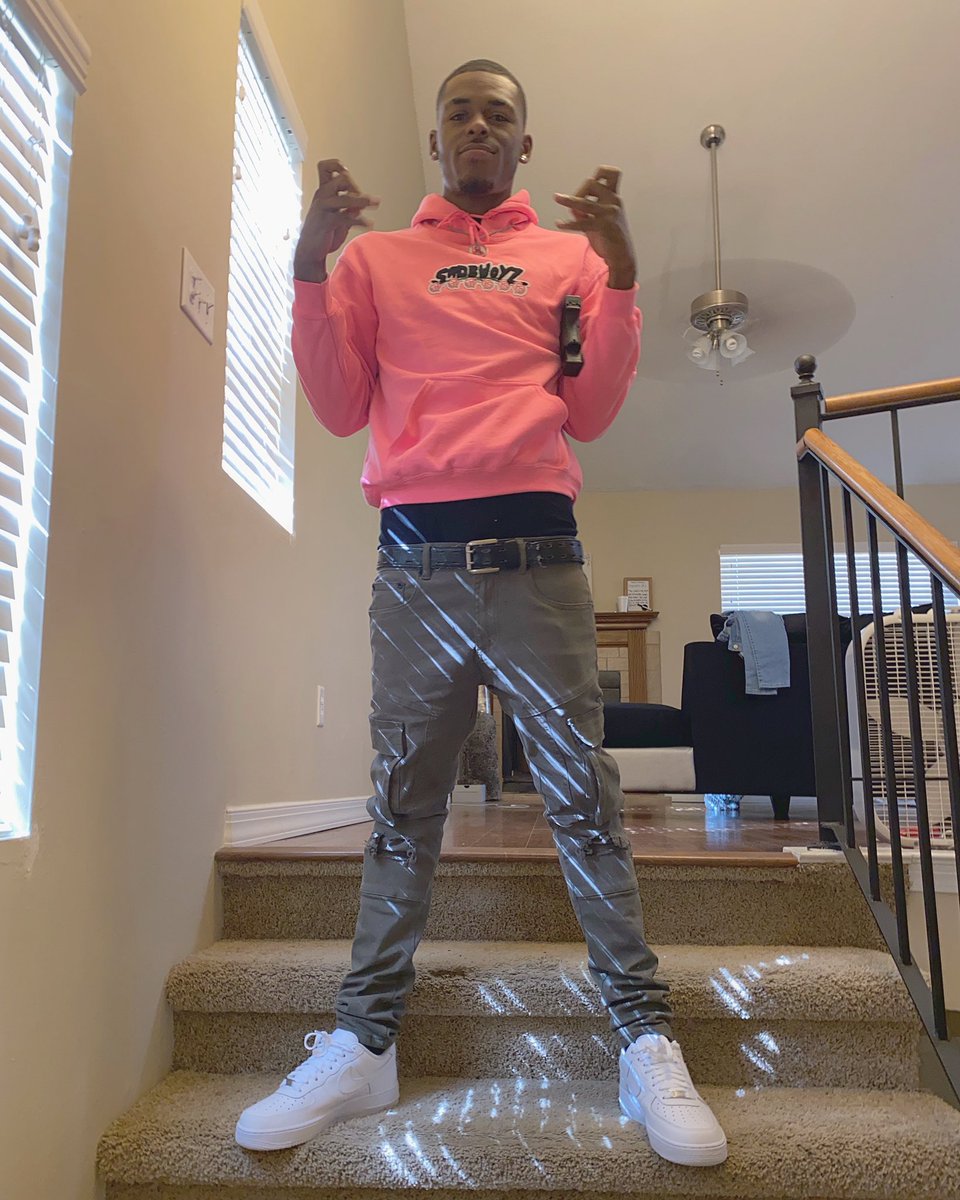 TRPM1224's tweet photo. Well Turn Me Up! If You Wann Fw Summ !๐ค๐ #BringMeOutDea #LLNG๐ #APG #PreSSureMann #Outside #SadBwoyz https://t.co/tptdU9XnDy