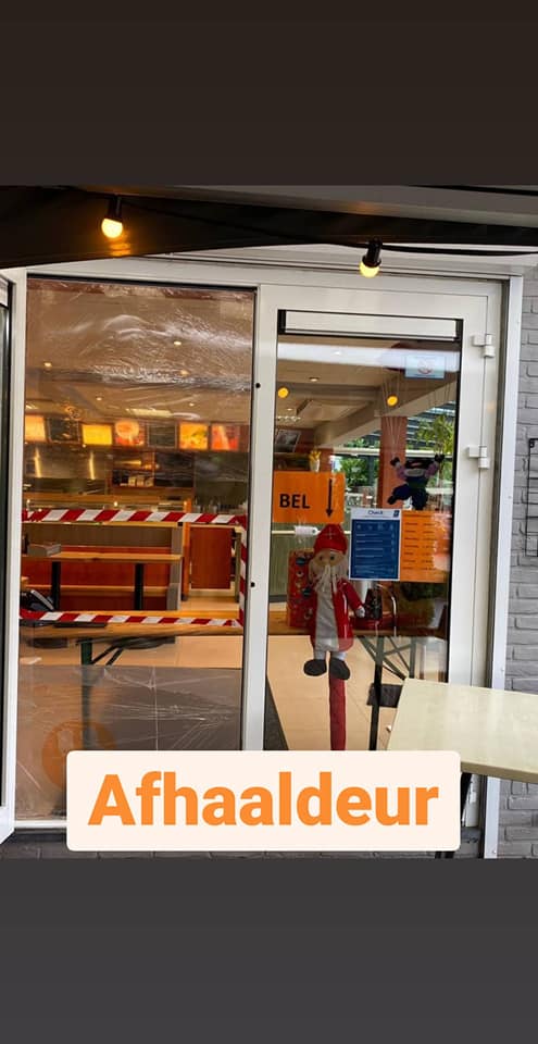 Ons #afhaalraam was tijdelijk buiten gebruik (kapot 😥), maar niet getreurd........ we hadden een #afhaaldeur! Gewoon aan dezelfde kant als het raam en nog steeds overdekt.

#takeaway #groesbeek #breedeweg #bergendal #afhalen #cafetariarikken #etenafhalen #afhalen #ophalen