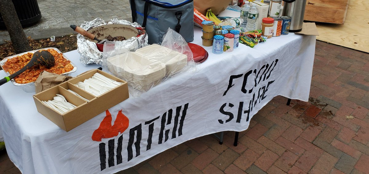 njMATCH's tweet photo. We had another great weekly food share at the corner of Grand &amp; Communipaw in Jersey City today! We'll be back next and every Sunday at noon to serve hot food and to talk tenant and community organization with our neighbors. https://t.co/4JWNHqTJNl
