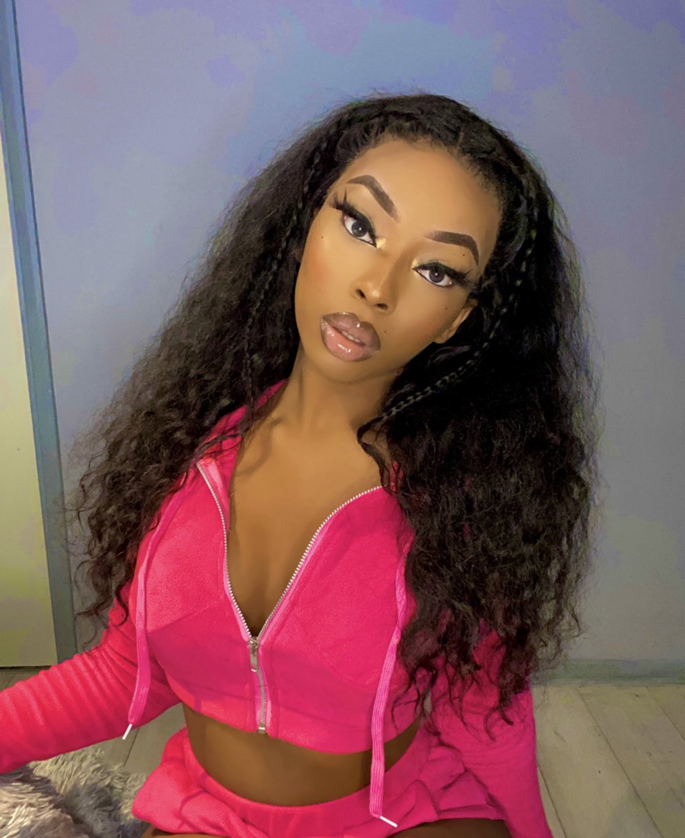 Jxparisxo's tweet photo. It’s my birthday! 🥳 #Finally20 https://t.co/CcJpQtfuVc