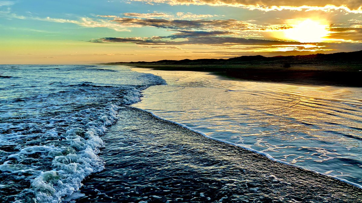 jscottis's tweet photo. Beautiful #beach #sunset at @padreislandnps 

#travelgram #travel #travelphotography #beachlife #saltlife #sunsetphotography #travelblogger #traveling https://t.co/aUuh74msQ9