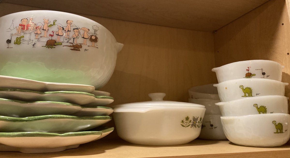 TractorNinja's tweet photo. Have i ever shown y’all my excellent #fireking #bccomics vintage bowls??? 🤓🦖🦕 https://t.co/kMRHFVBeBR