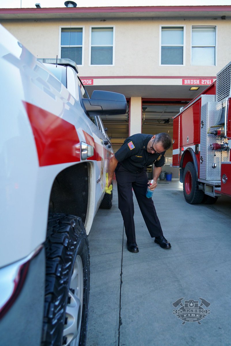 fila_michael's tweet photo. Chief Camarena cleaning the rig on his last shift. #camppendletonfire #fire #chief #retirement https://t.co/PqF1AN8oIX