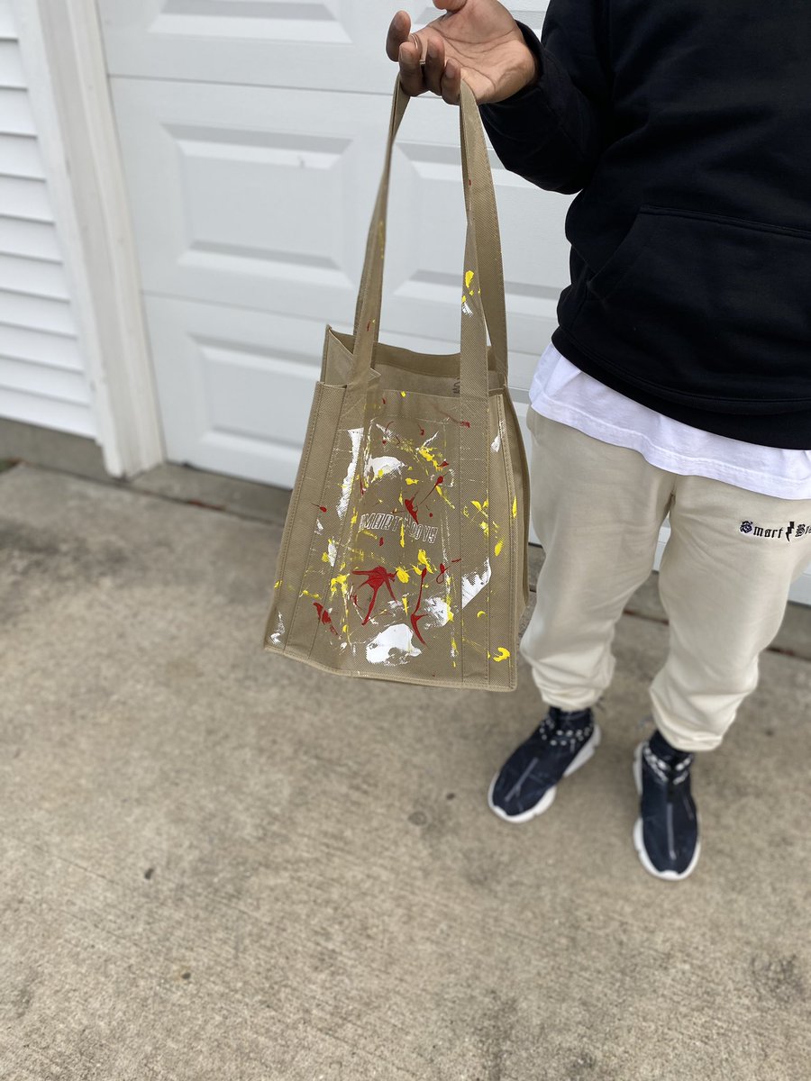 martinsthatguy's tweet photo. Cozy szn, cream sweatsuit from Smart Boys in December ✌🏾 https://t.co/dha1aj8nE7