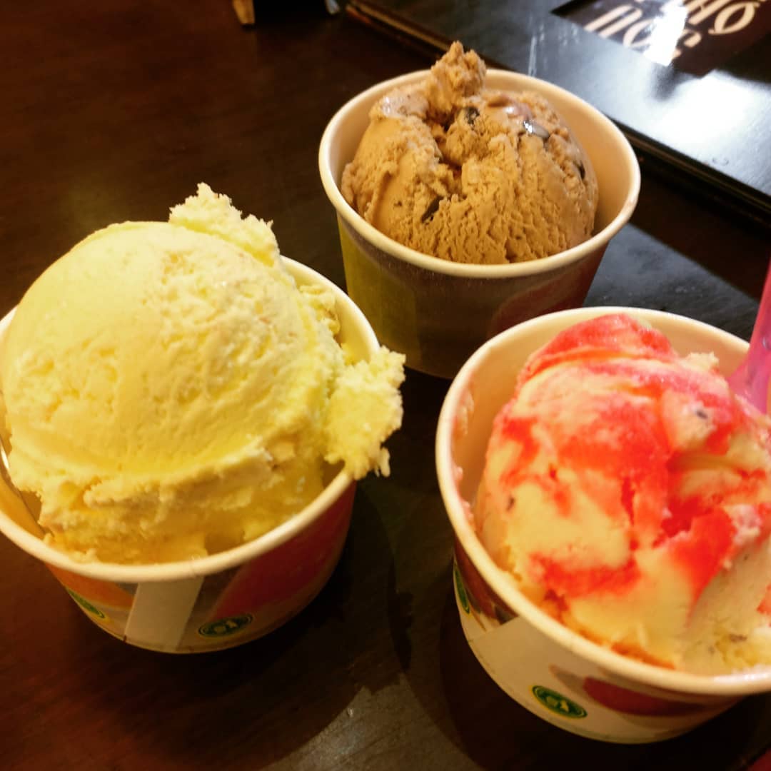 flavours_savour's tweet photo. #ThursdayThoughts | Which ice cream flavour is your favourite? 🍨

✅ Butterscotch
✅ Chocolate with Choco-chips
✅ Fruity

PS: Pick a flavour, bu be safe 😋🤐

#ThursdayMotivation #IceCream #WinterIsComing https://t.co/23sroTESrR
