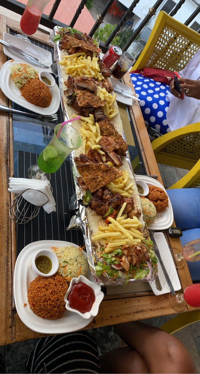 bervelynnnn's tweet photo. Girls day out with some Ghana elites🥰 #AllAboutErica 

@TsotsoAyele @DonotbeBias @EphyaPokuaa2 @effah_adwoa https://t.co/jnxuCjTRKU