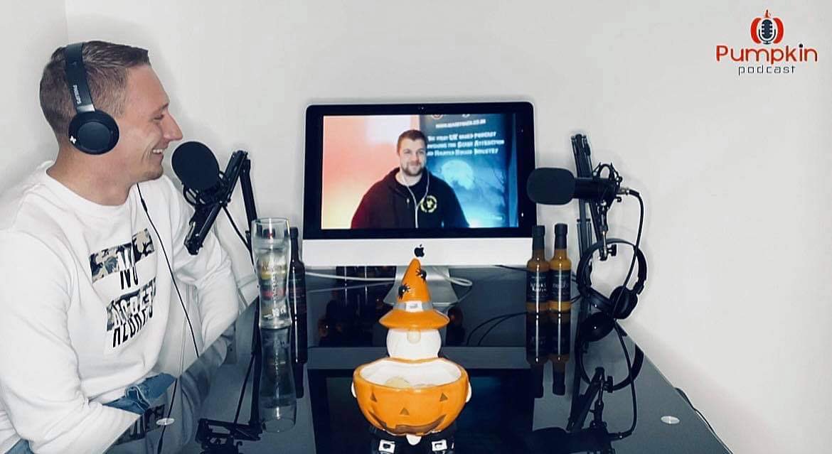 PUMPKIN PODCAST EPISODE 16 🎥

Calum is joined via video link this week by guest host Mikey Stuart from <a href="/ScareTrack/">ScareTrack</a>. We discuss his Halloween season and talk in depth about each event he visited

youtu.be/XaSs4jJfpWU
