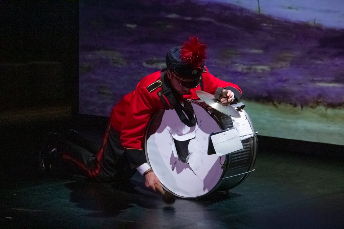 NAmsPeil's tweet photo. Yes!!🎺 Op 6 december a.s. staan we met twee voorstellingen van 'Het Arsenaal der Ongeleefde dingen' in het @ChasseTheater. Ben je nog niet geweest en heb je zin in een gezellig uitje? Bestel dan nu je kaarten via de link hieronder. 🥁 https://t.co/LzLYfv5mbH #Hetarsenaal #NAP https://t.co/Lw04rUQrVY