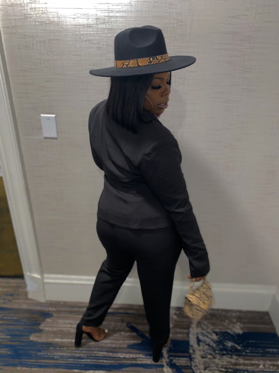 xxlilmari's tweet photo. I was really feeling myself last night 🥴🖤🖤🖤 https://t.co/qHx0Yq0A6M