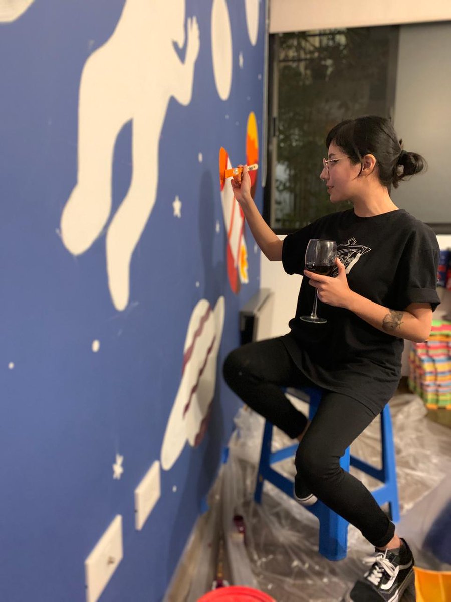 monttventura's tweet photo. Vino, pintura y estrellas 🖤✨ muro para el hijo de mi mejor amiga 🌌🤗 https://t.co/ykJiwK7faR