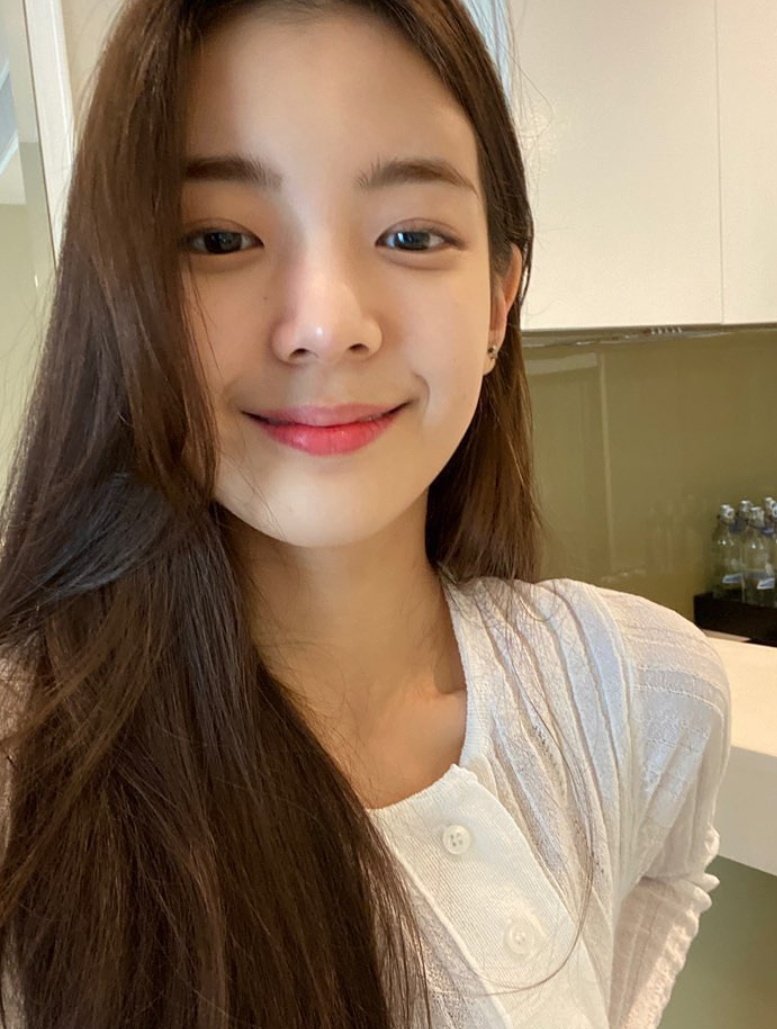 urlocalitzy's tweet photo. [#KYOSHI🦋]: Las bebés chiquitas de Nuclear sacaron su #PreSingleNuclear y yo ando como loca haciéndoles stream porque sin duda #ToTheSkyWithNC se merece el SOTY y mi corazón, aunque ese ya lo tienen. 😳 https://t.co/GdHF8KQsvE