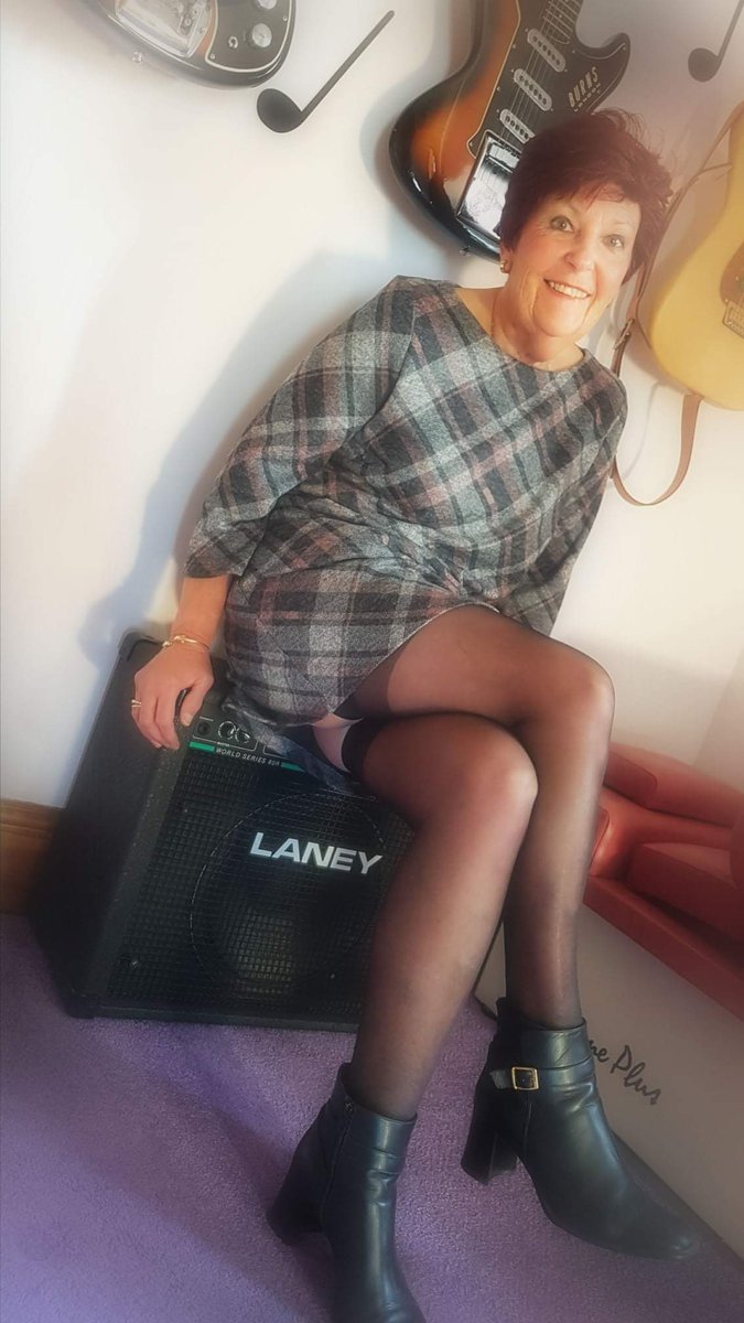 trulybeautuk's tweet photo. User submission for our MILF and GILF weekend theme - send submissions via DM or KIK https://t.co/TGrXrtMO6s