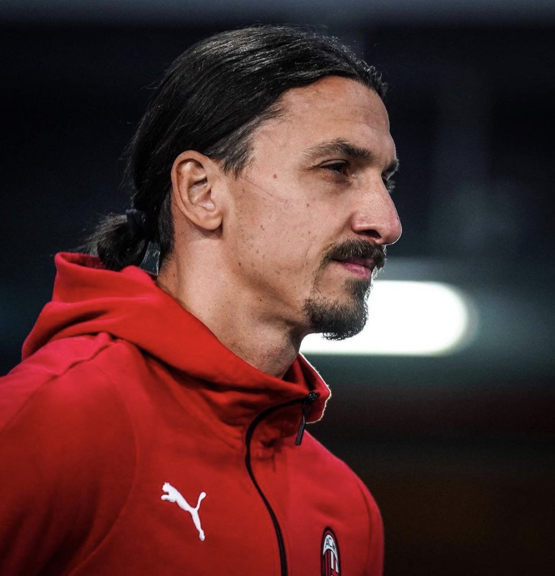 InvictosSomos's tweet photo. El futbolista con MÁS GOLES en la presente Serie A de Italia tiene 39 años de edad y se llama Zlatan Ibrahimovic. Lleva 9 anotaciones en 6 partidos disputados. DE VIDEOJUEGO. https://t.co/Ur5OGcjeEk