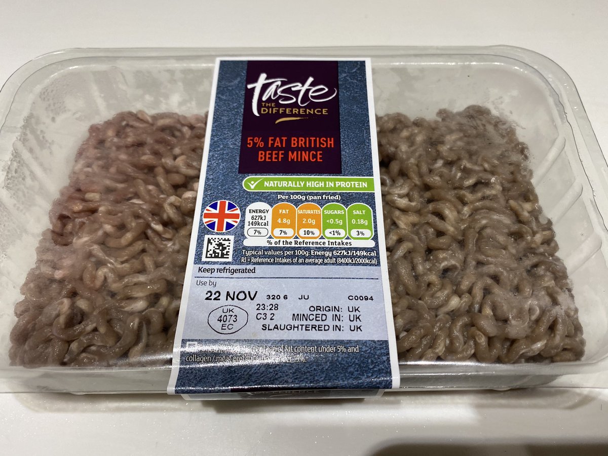 GuyMeARiver's tweet photo. @sainsburys just got some mince out the fridge to make dinner and instead of being pink it’s turned a horrid gray but is still in date!? 🤢🤢 https://t.co/I7qcpyoup7