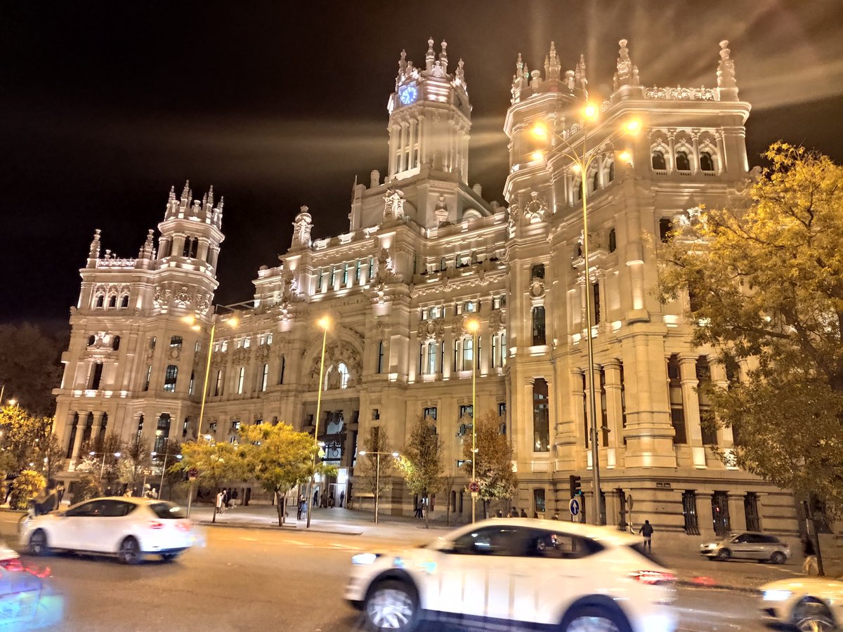 AleksandraTEMD's tweet photo. Los placeres de la vida son pasear por Madrid un domingo por la tarde. En la mejor compañía por supuesto 😍👫 https://t.co/opwFmksYOo